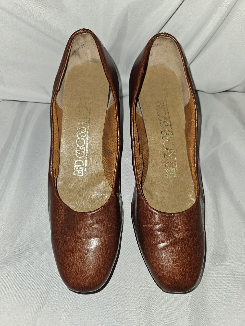 Vintage 1970s Red Cross Shoes Womens 6M Leather Pumps Round Toe Classic